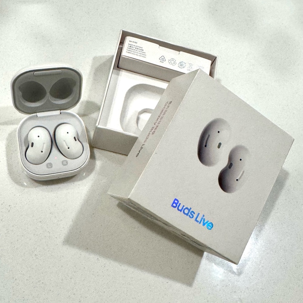 Samsung Buds Live in White